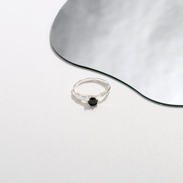 Tiny Black Stone Ring 17mm