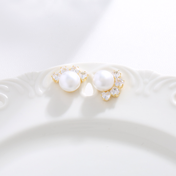 Classic Pearl and Gold Earrings