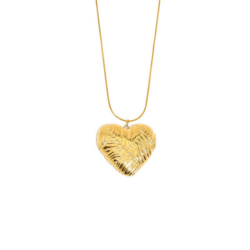 Palm Heart Textured Necklace