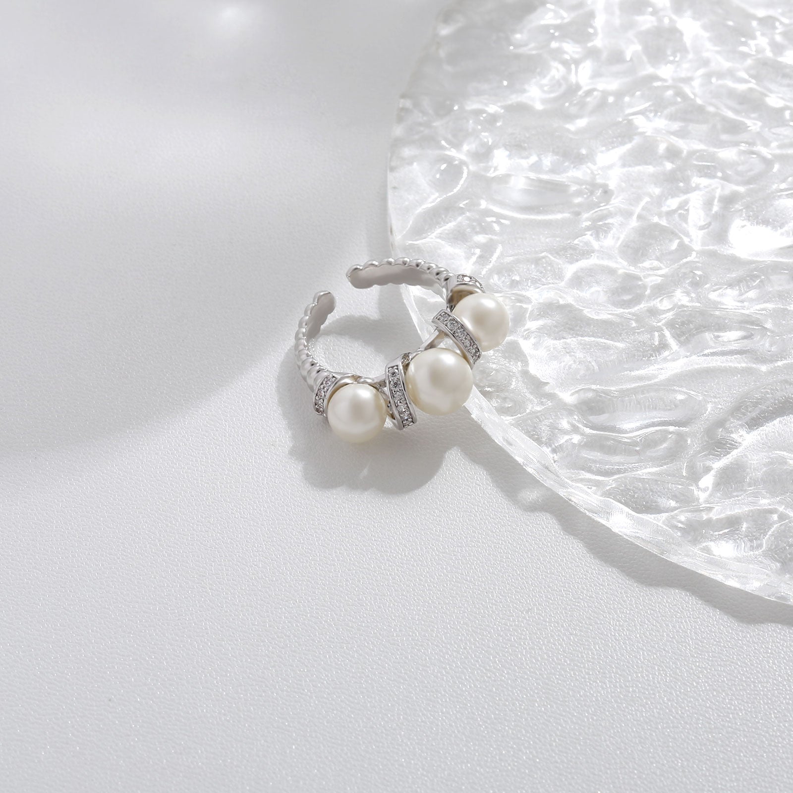 Minimalist Pearl Hoop 17mm