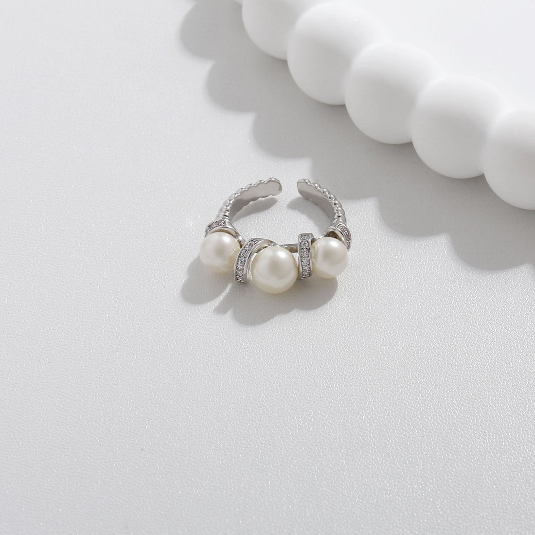 Minimalist Pearl Hoop 17mm