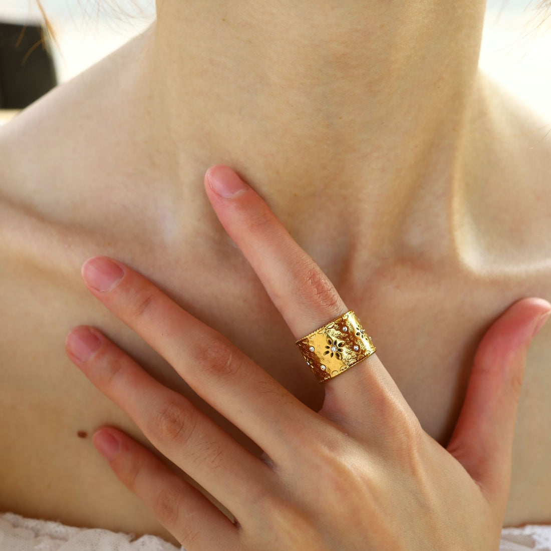 Embossed Floral Gold Band-18mm