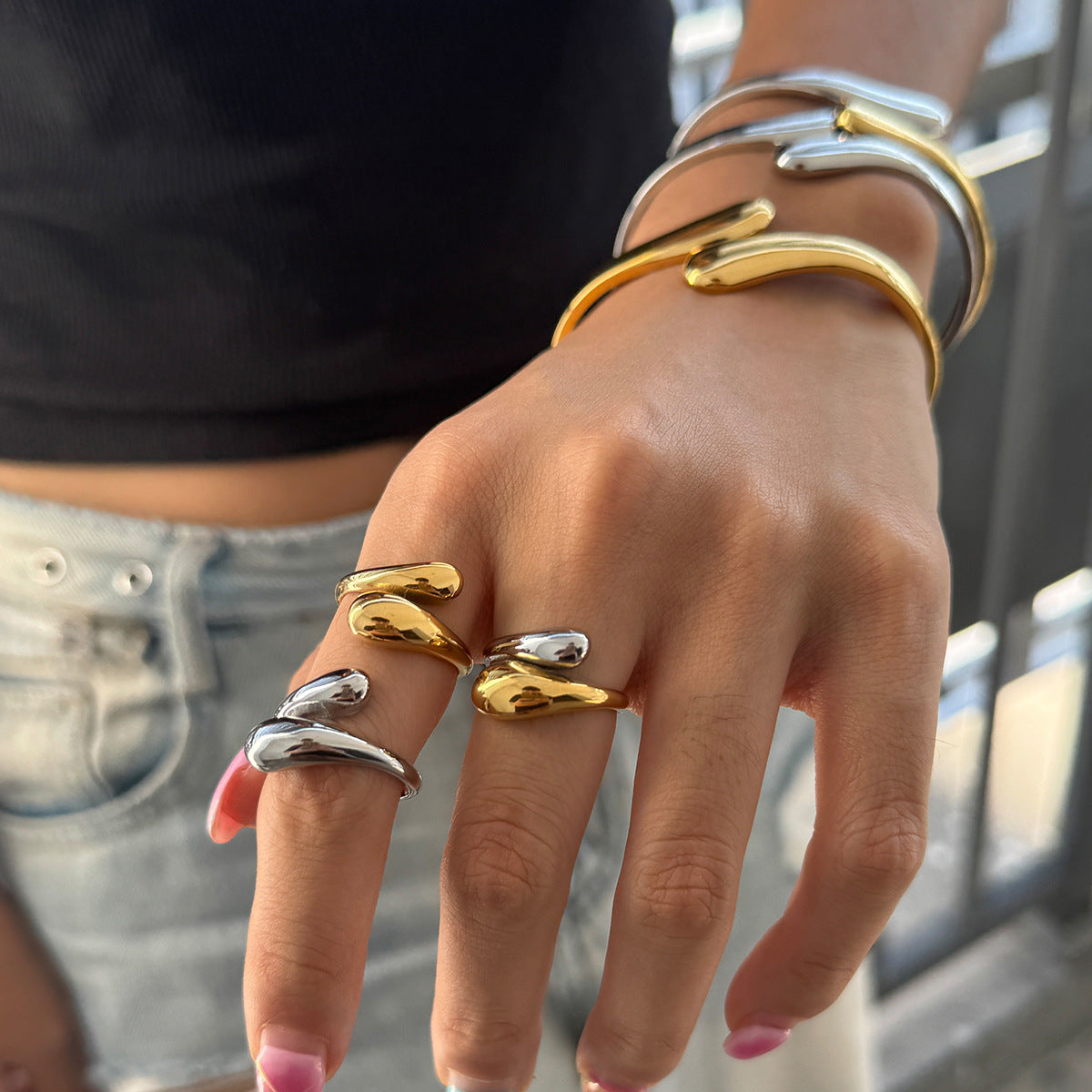 Gold Twist Overlap Bangle