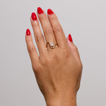 Wave Oval Stone Gold Ring