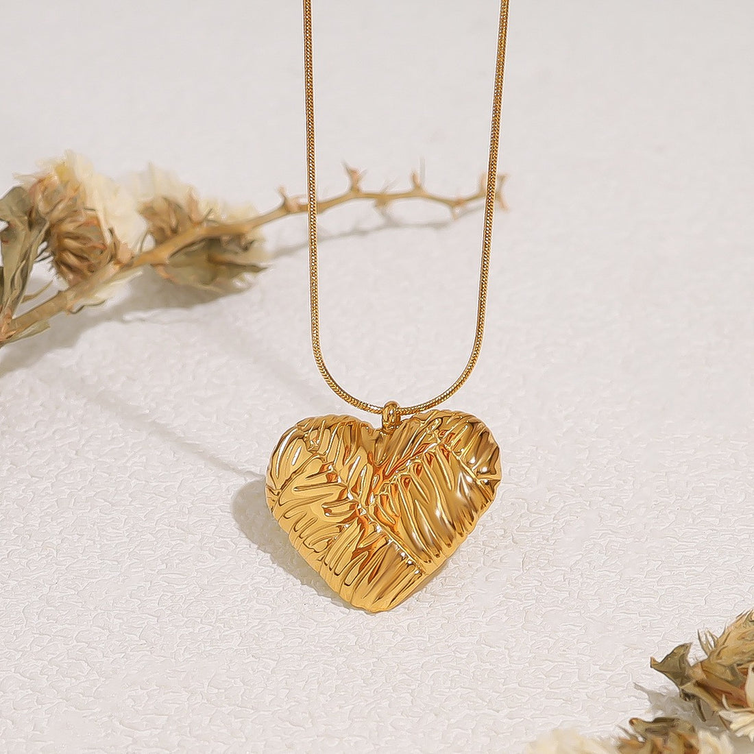 Palm Heart Textured Necklace