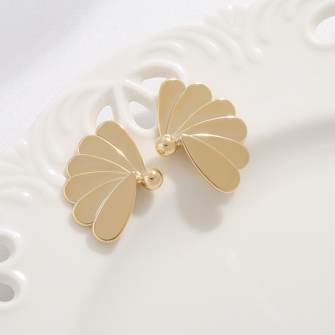 Shell Fan Studs