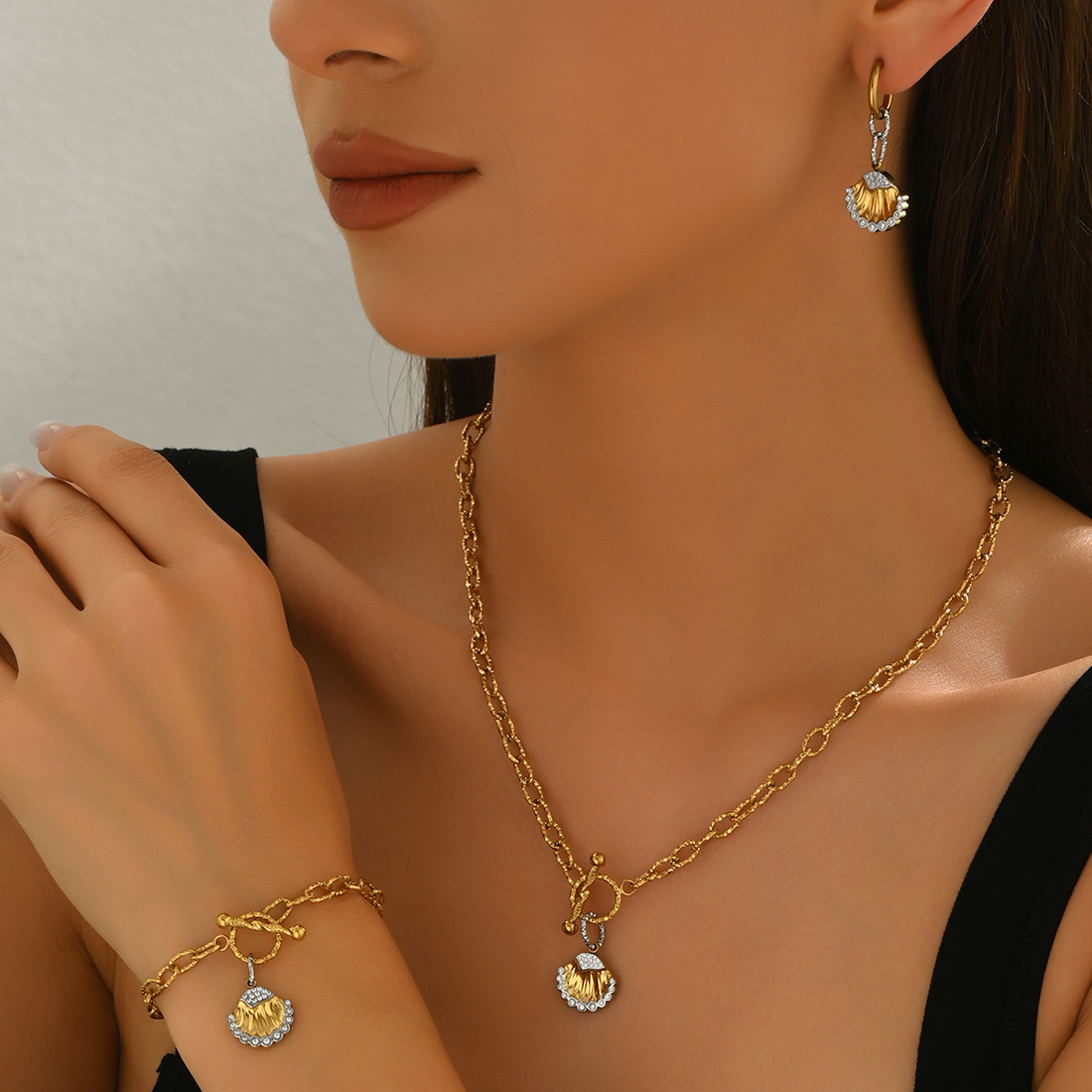 Gold Chain Necklace with Shell Pendant
